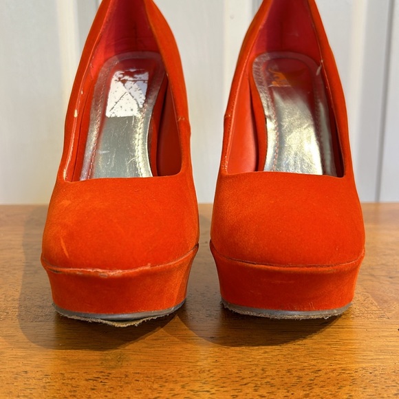 The Most Amazing Orange Velvety Platform Pumps - Picture 8 of 12